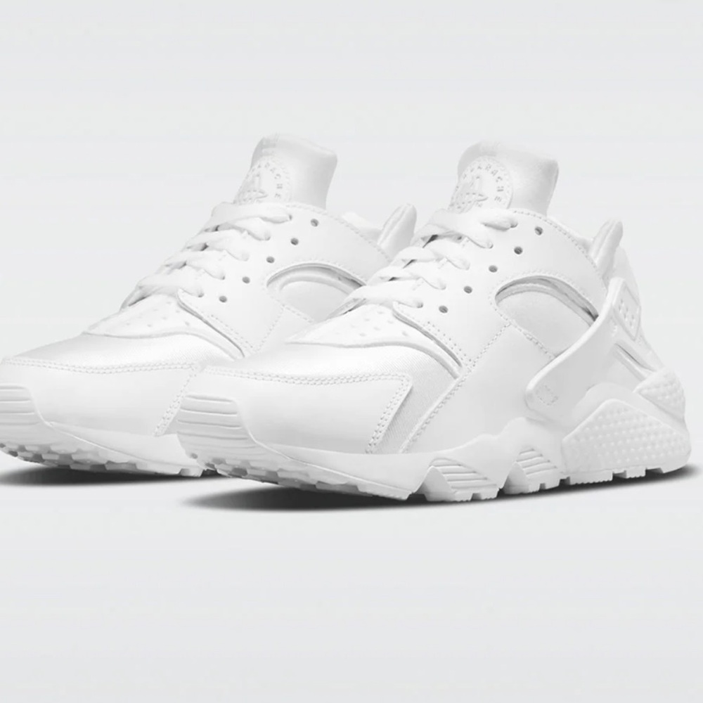 Nike Air Huarache. Size women’s 8. Men’s 6.5 white/pure platinum   NWT